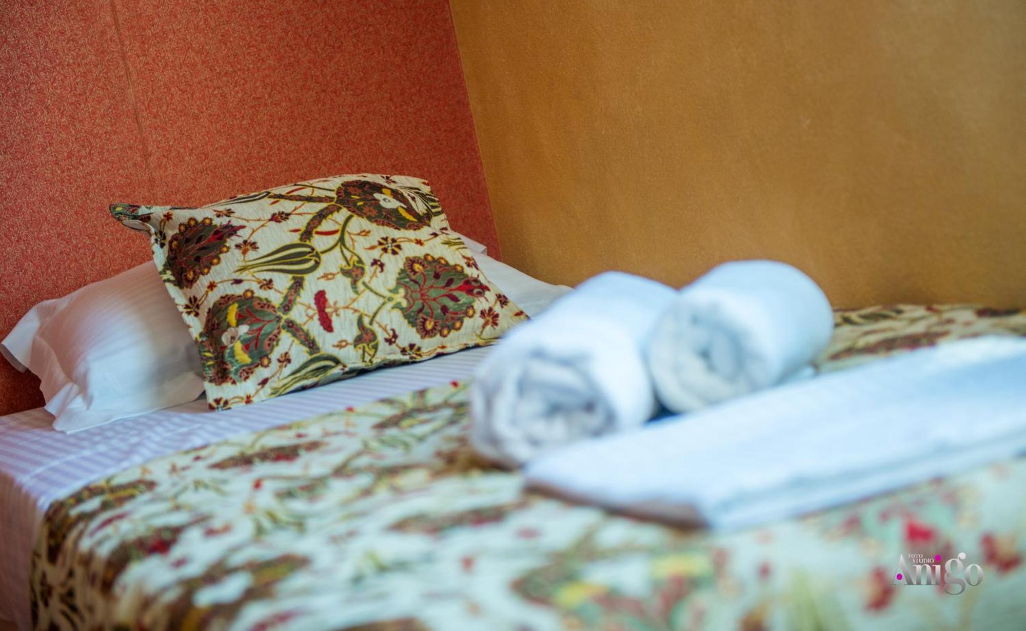 Apartments And Rooms Villa Sulejman Mostar Esterno foto